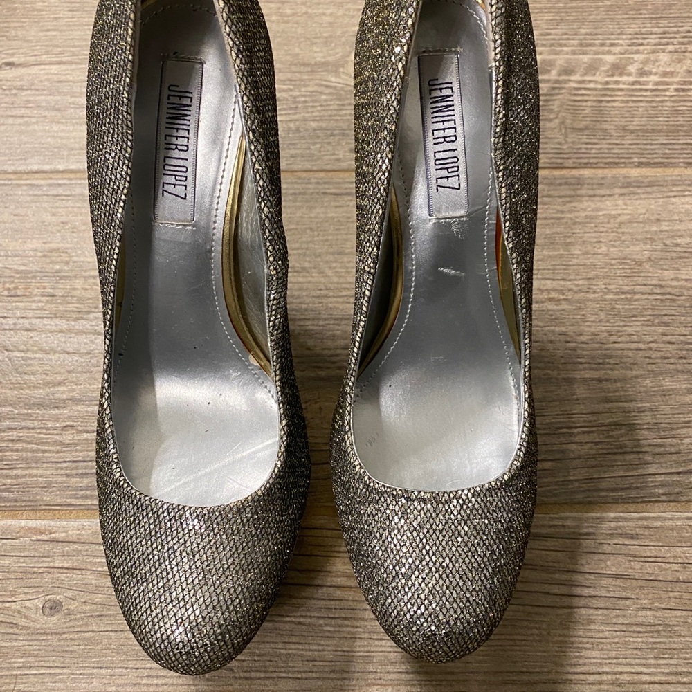 Silver fishnet pattern platform heels size 8
